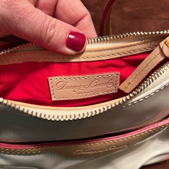 Dooney & Bourke cream patent leather purse with tan and red details. - Picture 4 of 7